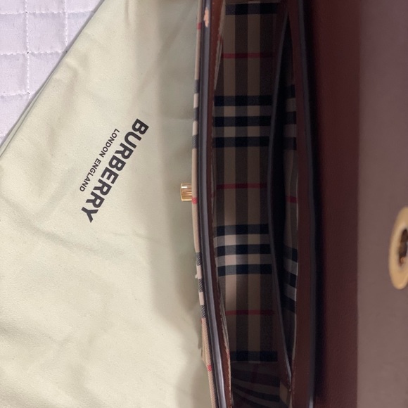 Burberry
Note Medium Vintage Check & Leather Crossbody Bag with Logo Web Strap - Picture 3 of 3